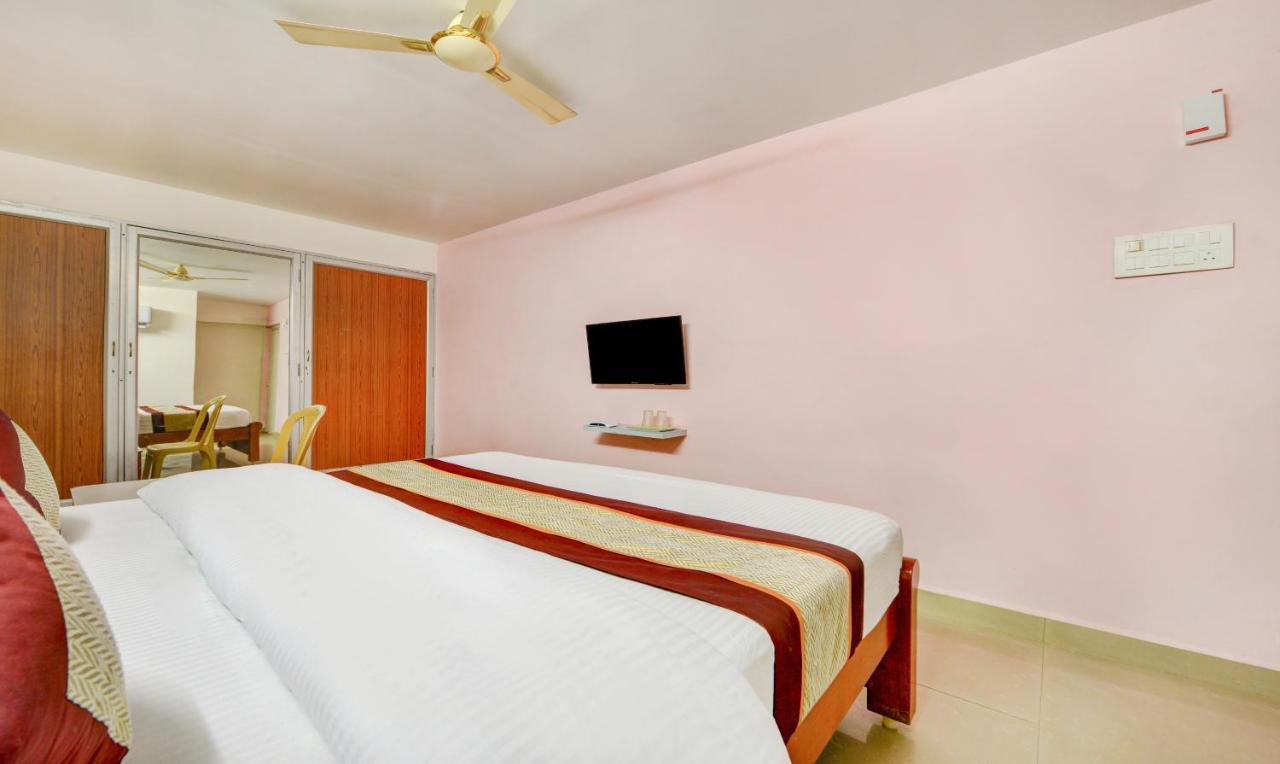 Pleasant Days Hotel Chennai Exterior photo